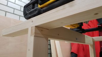 Mobile Workbench joint close-up